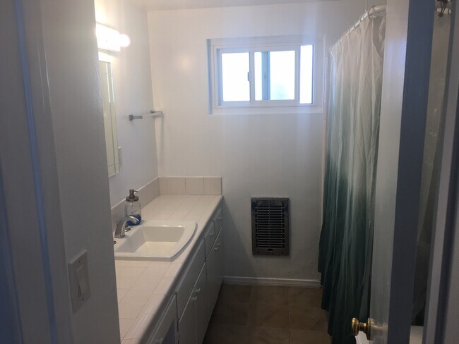 Building Photo - 416 Rosecrans Ave