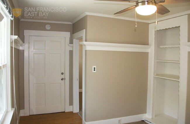 Building Photo - Captivating 2bd/1ba House with Garage/Work...