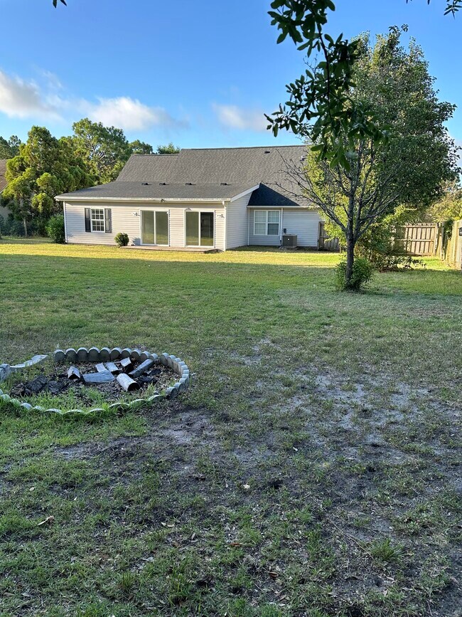 Building Photo - 1001 Windgate Dr
