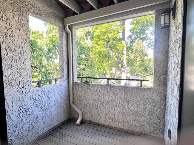 Building Photo - 880 E Fremont Ave