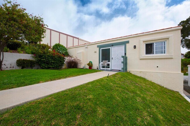 Building Photo - Turn-key 2 Bed 2 Bath retreat in Oceana 55...