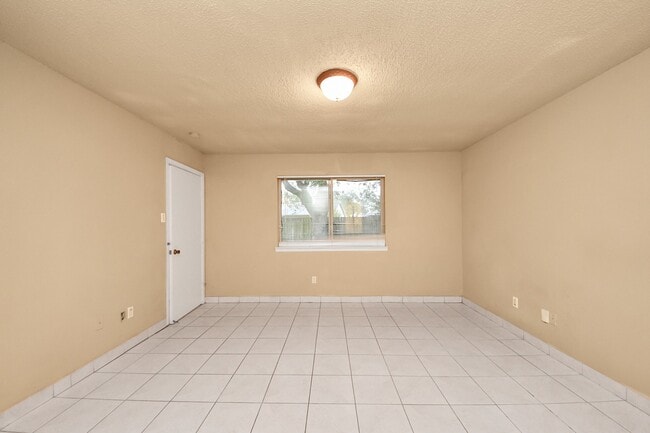 Building Photo - 10711 Forest Leaf Dr