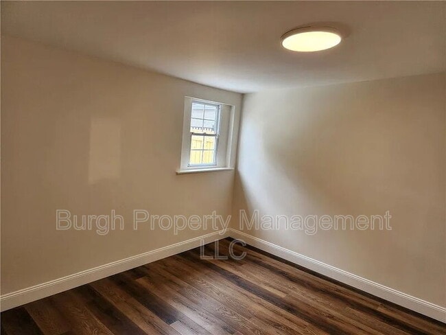 Building Photo - 331 Redwood St