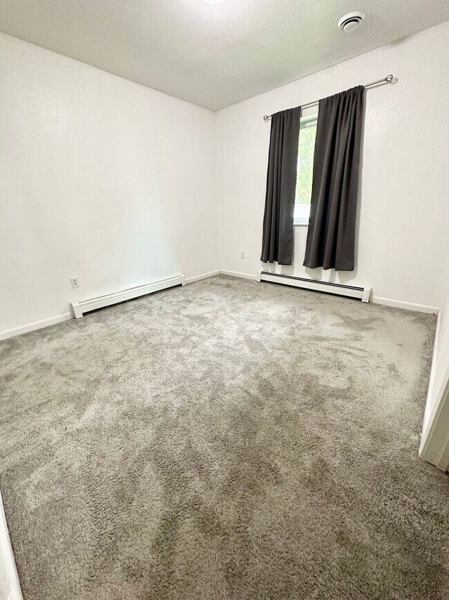 Building Photo - 4 bedroom Home for Rent in North Pole!