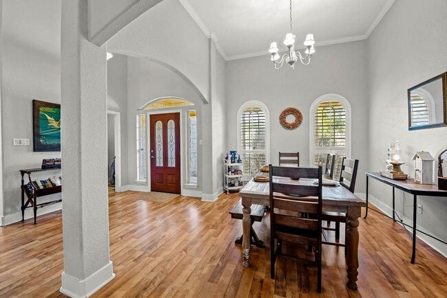 Building Photo - 11 Elmwood Cir