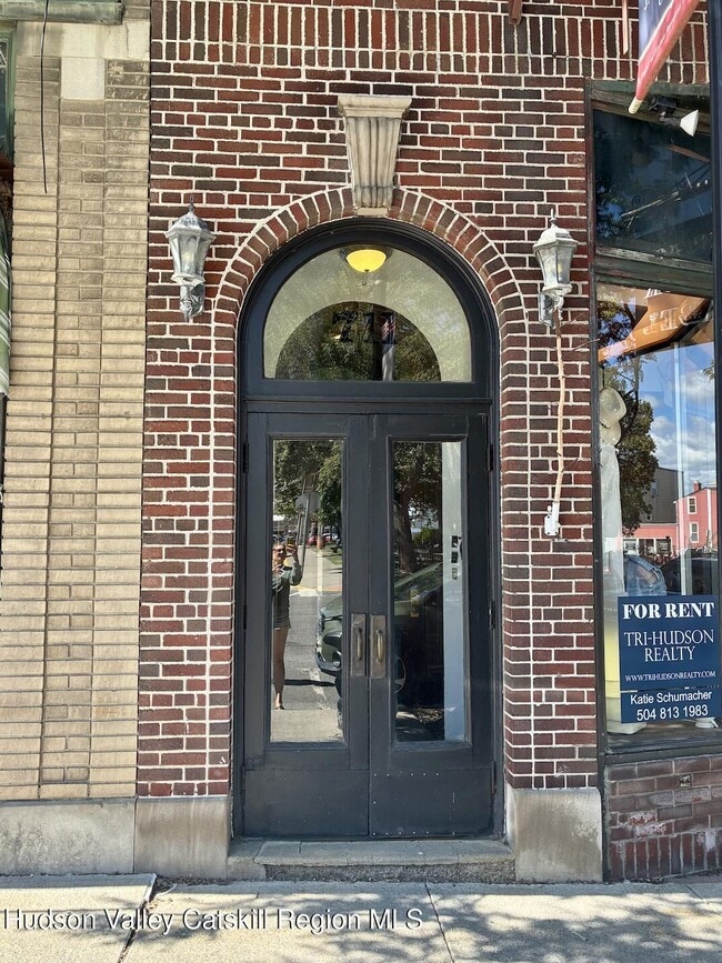 Building Photo - 711 Warren St