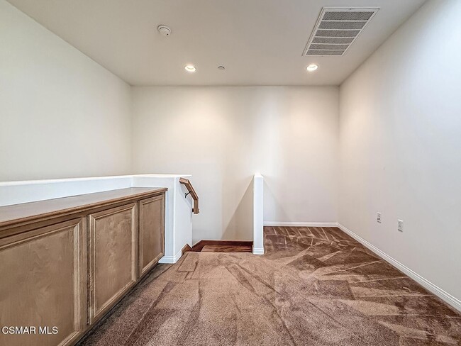 Building Photo - 2930 Esperanza Way