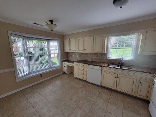 Building Photo - 2 Bedroom 2.5 Bathroom Townhome