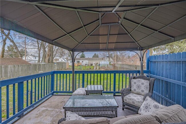 Building Photo - 359 Bleacker Rd