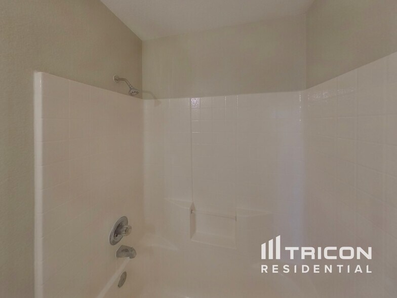 Building Photo - 604 Cumberland Dr