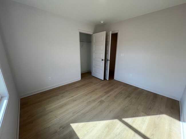 Building Photo - Newly Built 3 Bedroom 2 Bathroom Home in E...