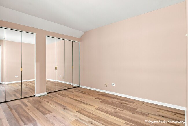Building Photo - 246 Shadow Bend Dr