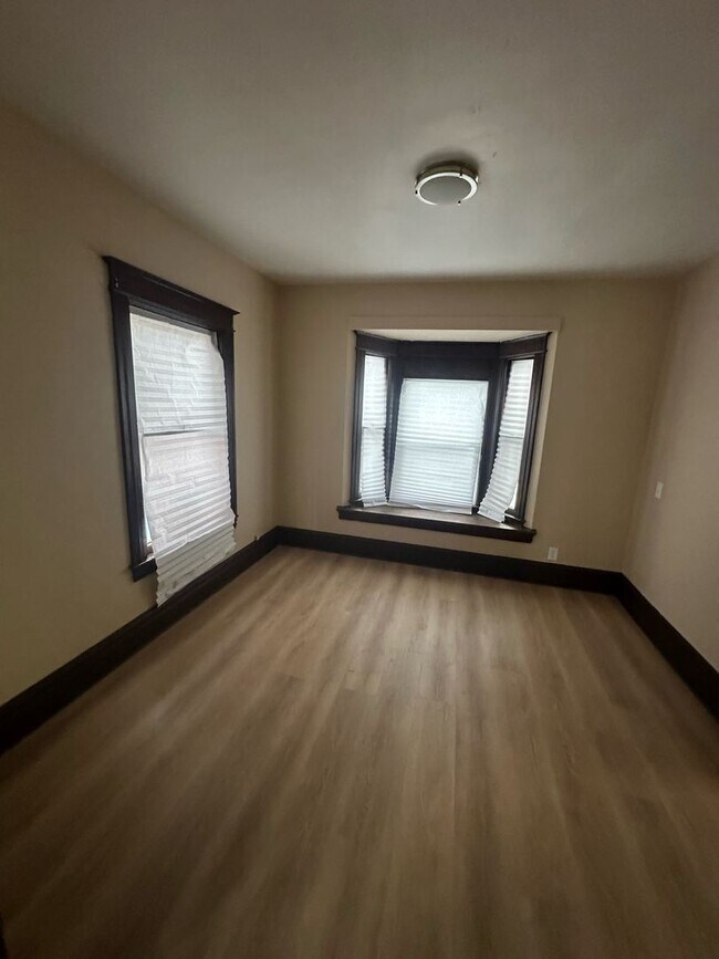 Building Photo - 37 Forester St