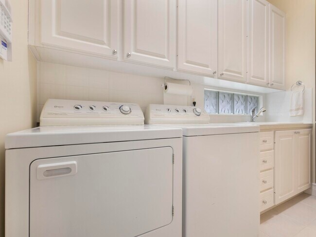 Building Photo - 8292 Dominica Pl