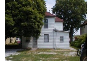 Building Photo - 1032 W College St