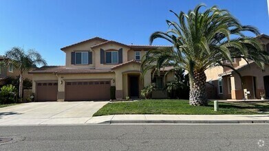 Building Photo - Luxurious 4-Bedroom View Home in Desirable...
