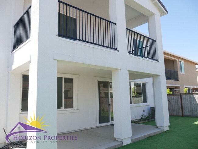 Building Photo - Modern Two-story 4 Bed 3.5 Bath 2,786 sqft...