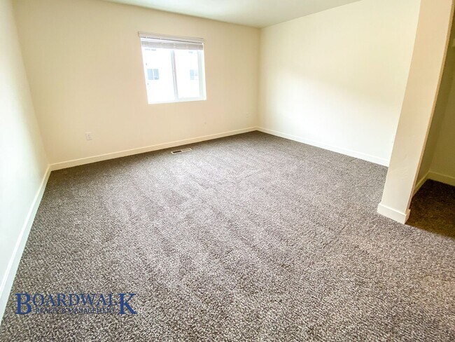 Building Photo - Stunning 3 Bed Townhome in Herriman