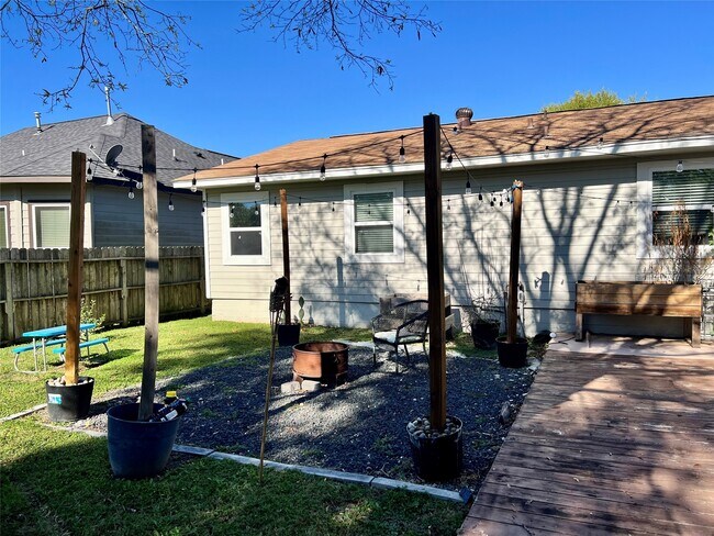 Building Photo - 3311 Crestmeadow Dr