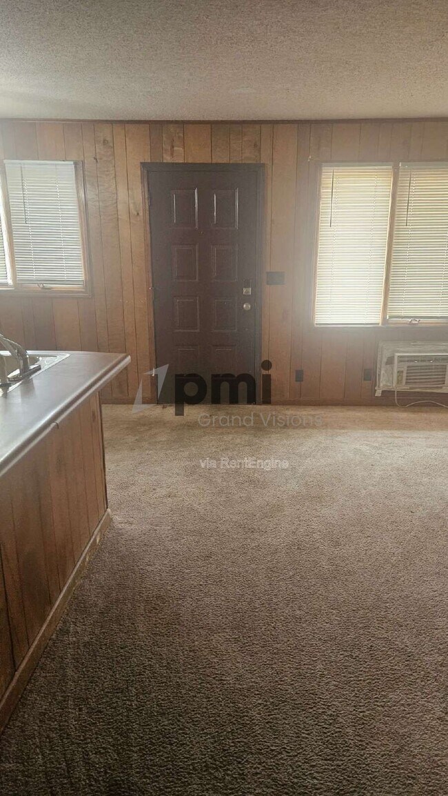 Building Photo - 955 4th St