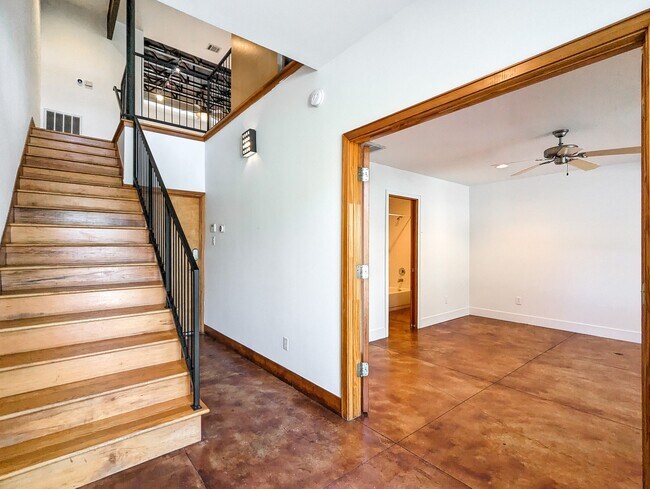 Building Photo - 444 Oxford St