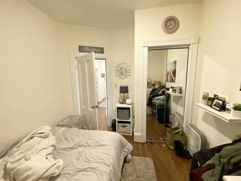 Building Photo - 115 Buttonwood St