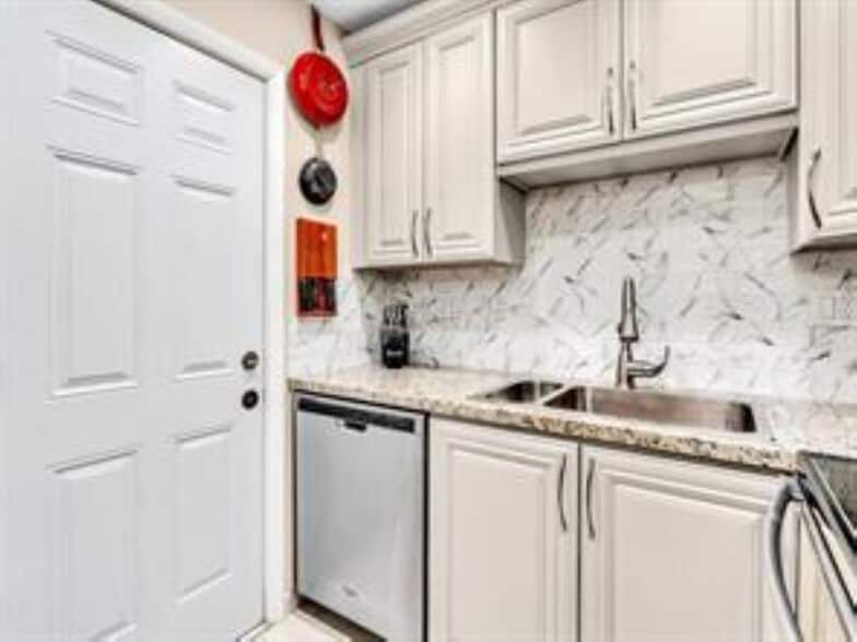 Building Photo - 3020 NE 16th Ave