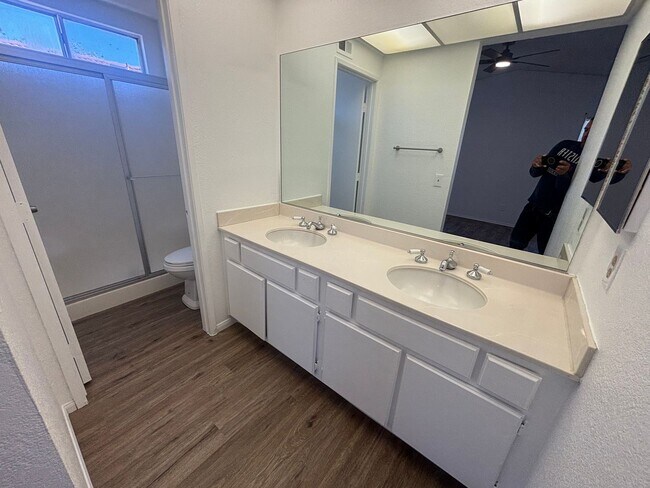 Building Photo - Beautiful 4 Bedroom Lancaster Home with Desirable Amenities!