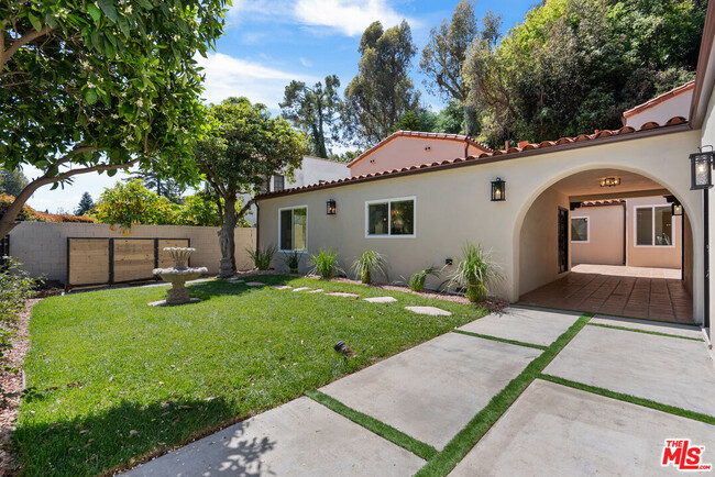 Primary Photo - 1527 N Beverly Dr