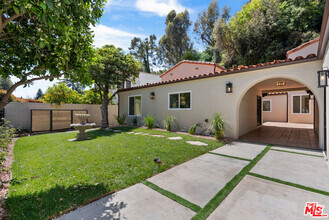 Building Photo - 1527 N Beverly Dr