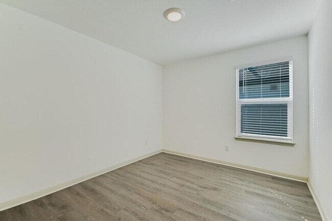 Building Photo - 115 Sweetwater Crk Ln