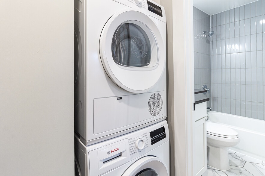 Building Photo - 520 W Aldine Ave