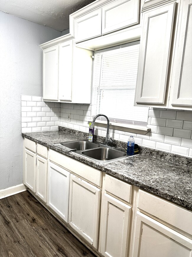 Building Photo - 1705 Whiting Dr