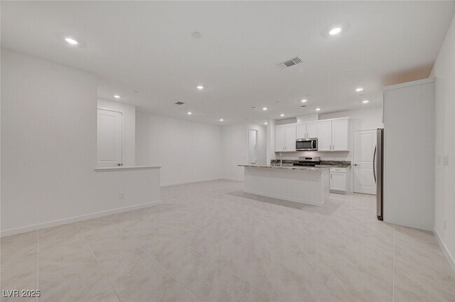 Building Photo - 2537 Monolith St