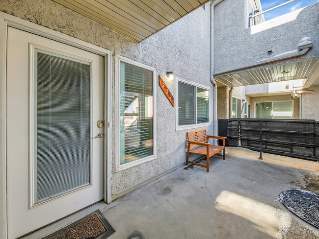 Building Photo - $1,440.95 with $300.00 OFF the FIRST MONTH'S RENT - 2 Bedrooms, 1 Bathroom, Condo in Lakewood wit...