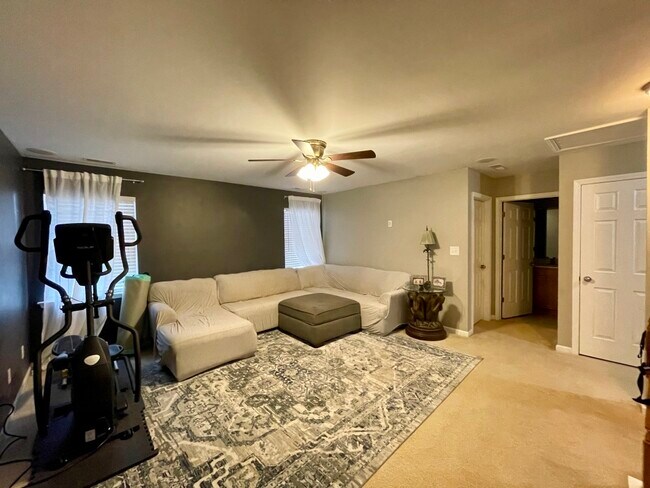 Building Photo - 2600 Taton Ct