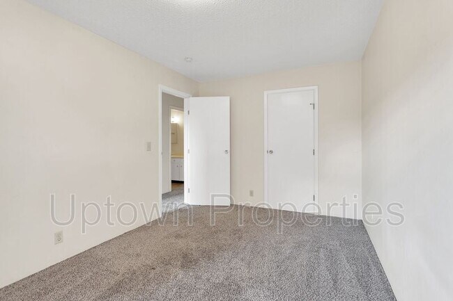 Building Photo - 4113 SE 28th Ave
