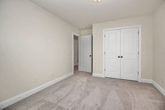 Building Photo - Stunning 3BD/2.5BA Townhome Minutes from Historic Belmont!