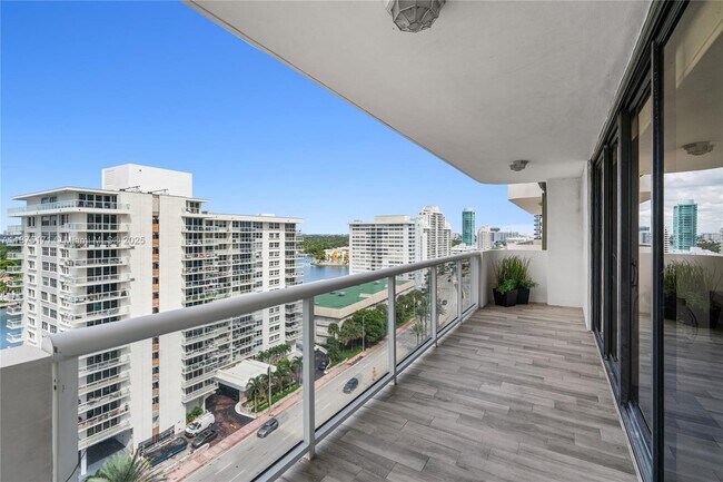 Building Photo - 5757 Collins Ave