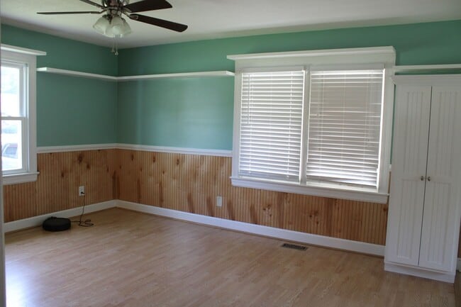 Building Photo - 4723 River Rd