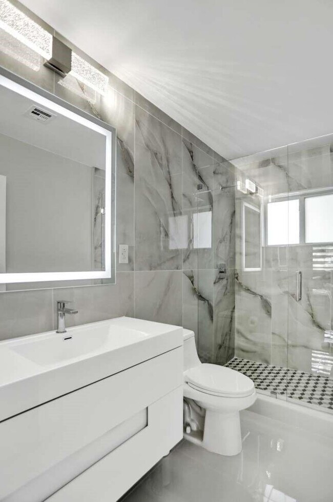 Building Photo - 491 SE 23rd Ave