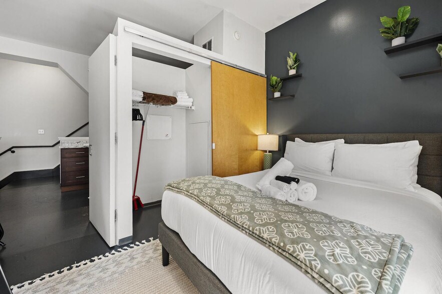 Building Photo - 160 E Berkeley St