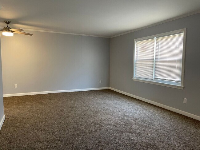 Building Photo - {7516} Prairie Village Ranch | Fenced Backyard | 1 car garage