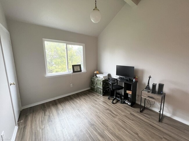 Building Photo - 2 br, 2 bath House - 2501 Windmill Dr