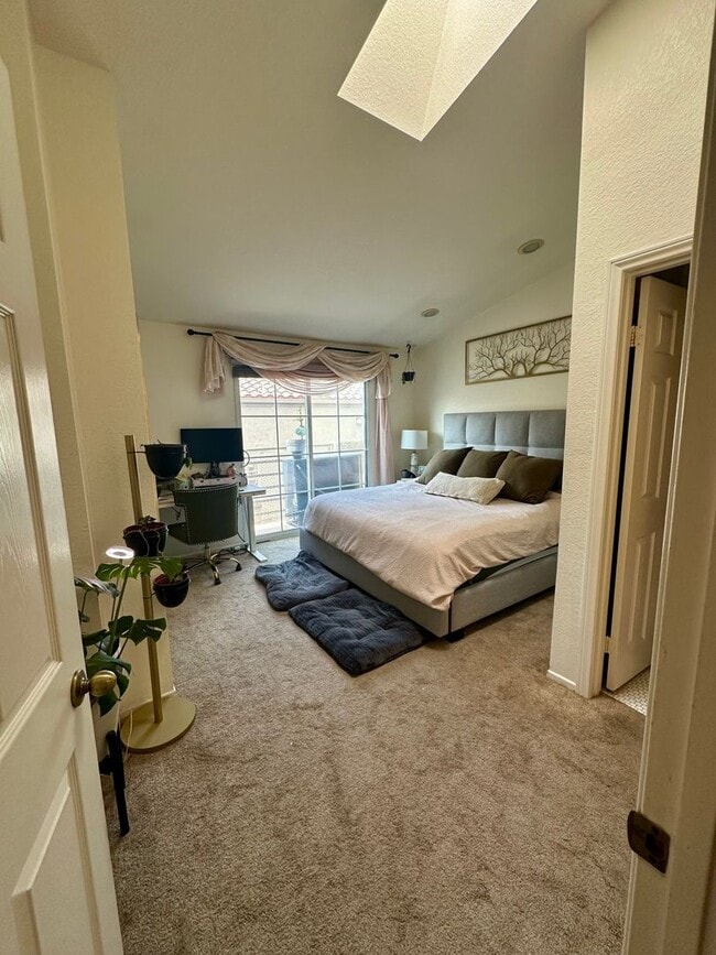 Building Photo - MOVE IN SPECIAL Light and Bright North Par...