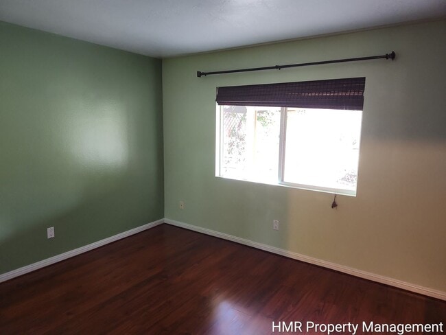 Building Photo - House on cul-de-sac with big back yard