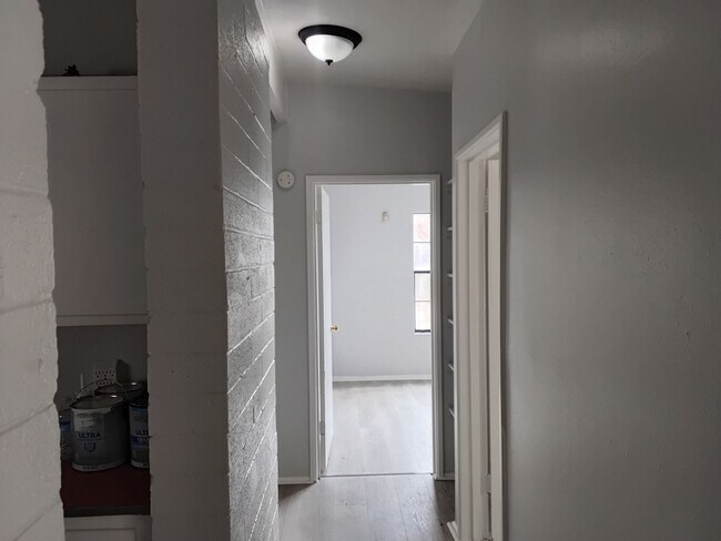 Building Photo - New Paint & New laminate flooring throughout home!!