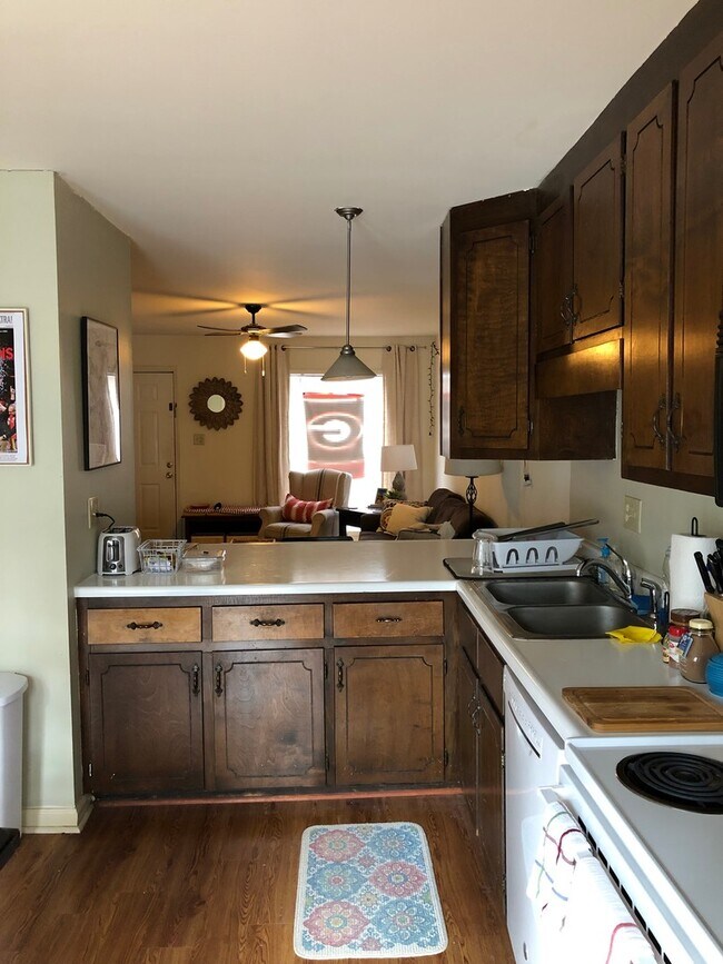 Building Photo - Great Location!!! Five Points, Tanyard Condominium's Available August 1st