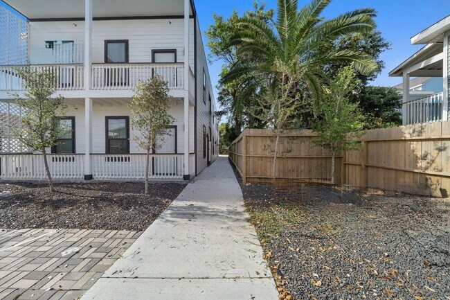 Building Photo - 920 Avenue L