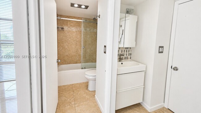 Building Photo - 20505 E Country Club Dr